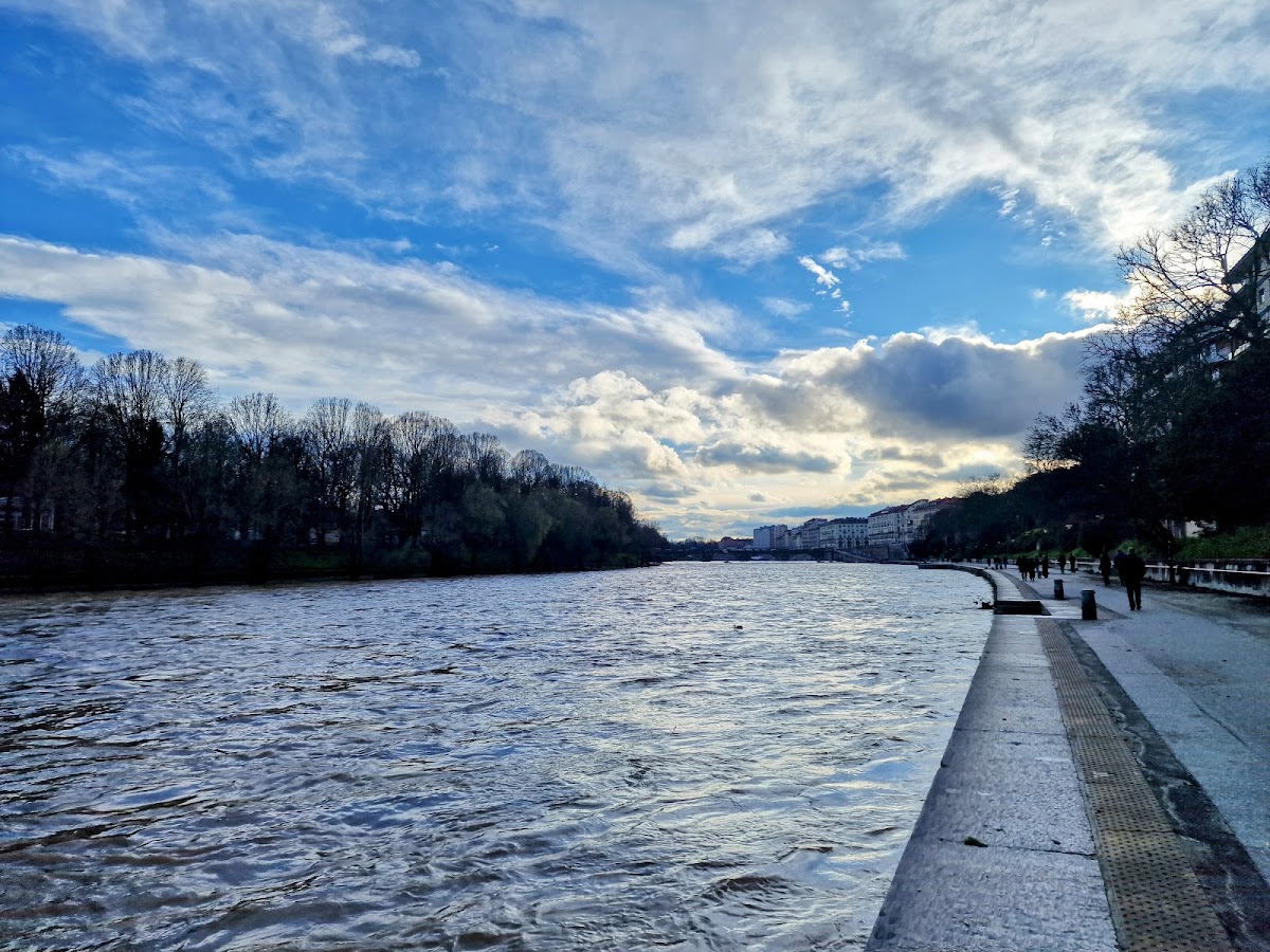 Walk along the Po river