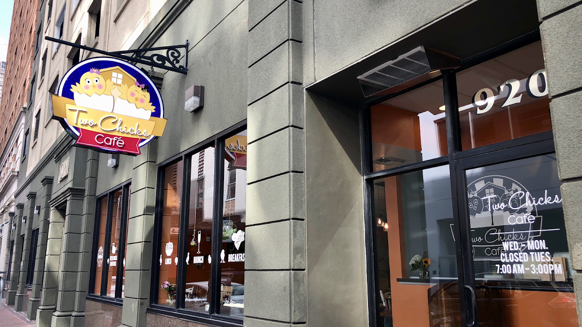 Two Chicks Café - CBD