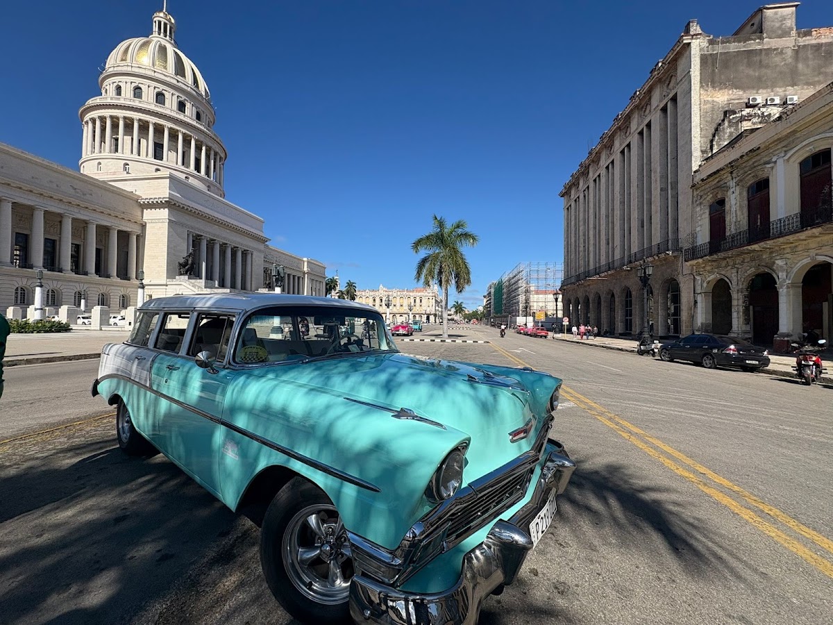 Cuban Classic Car Tours by Eddy