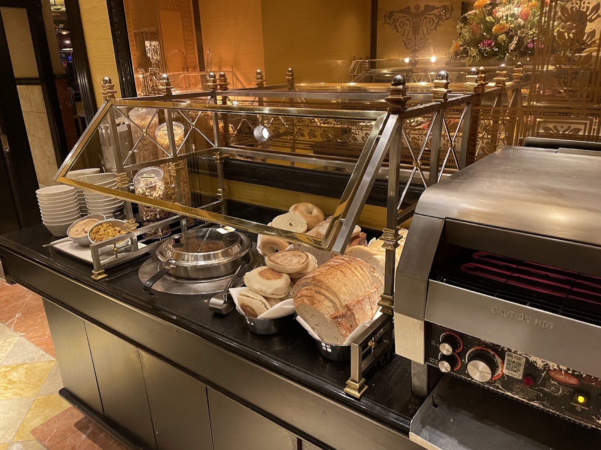 Grand Lux Cafe